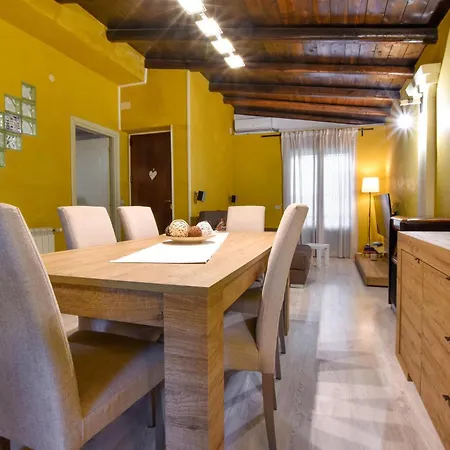 Lovely Home In Monreale בית נופש